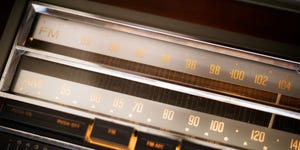 В США законопроект обязывает устанавливать AM-радио в новых автомобилях, включая электромобили