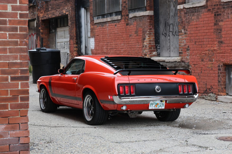 Revology Mustang Boss 302: современный рестомод легендарного мустанга