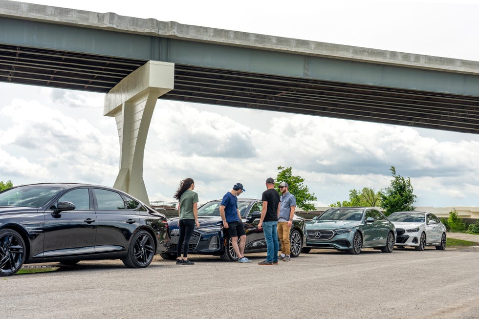 Audi A6, BMW 540i, Genesis G80 и Mercedes‑Benz E450: сравнение премиальных седанов 2026 года