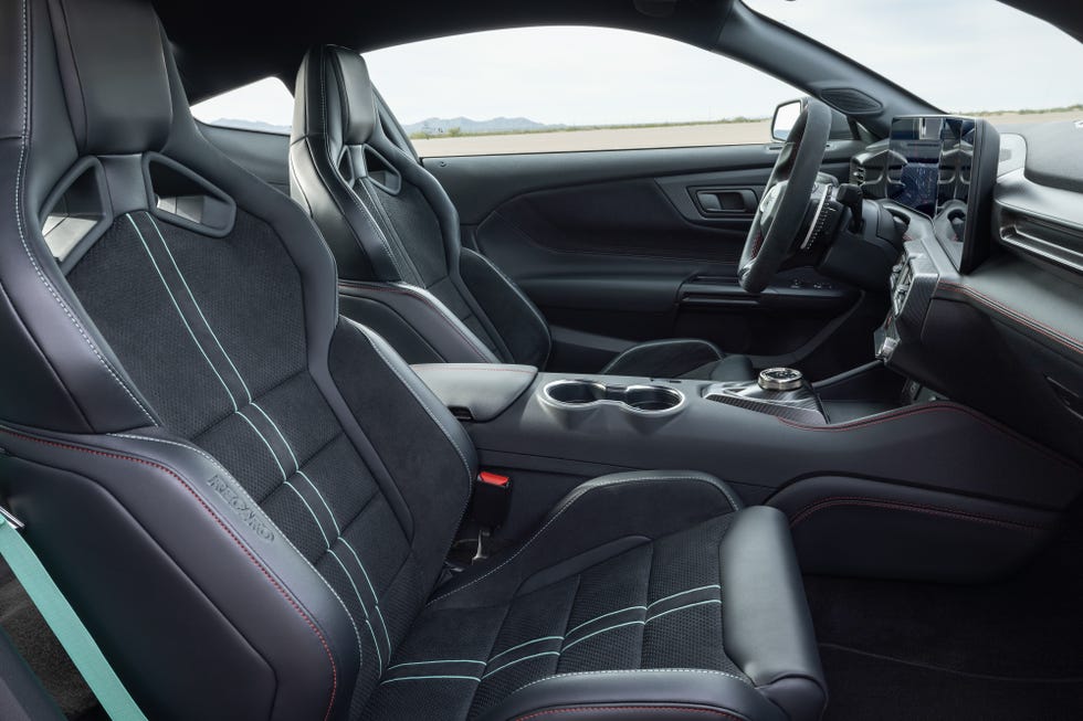 Ford Mustang Dark Horse SC 2026: новый суперкар с 795 л.с. и улучшенной динамикой