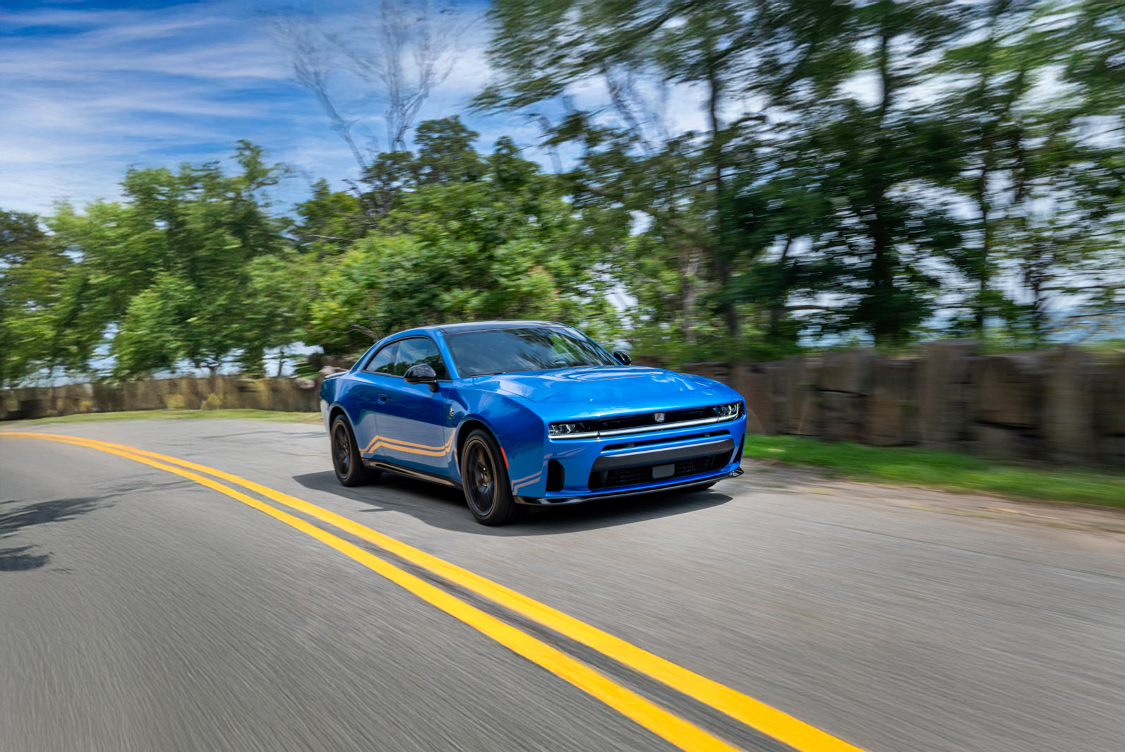 Dodge с рядным шестицилиндровым двигателем готовится к выходу на европейский рынок: стоит ли ждать AMG?